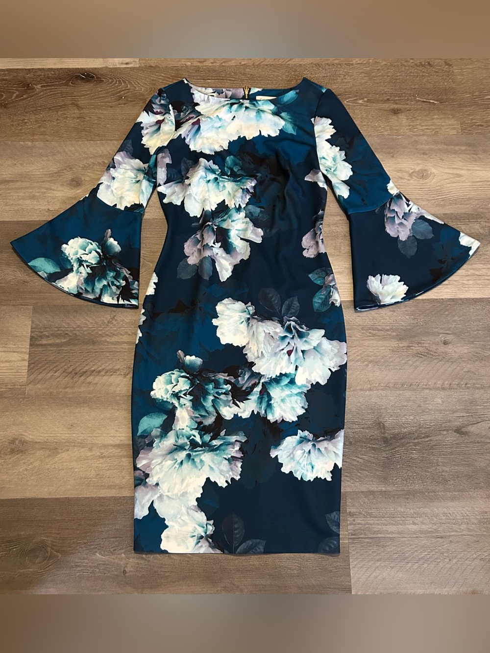 Women’s Calvin Klein Size 2 Blue Teal Floral 3/4 Bell Sleeve Dress